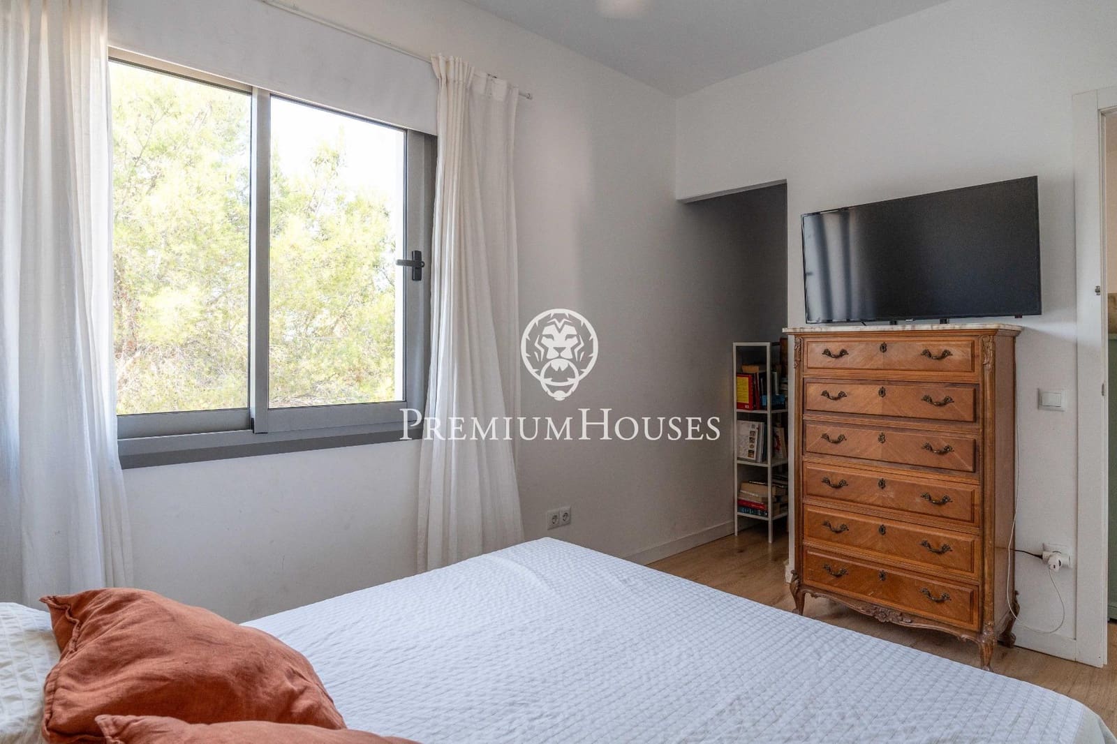 4 bedroom Villa for sale in Sant Pere de Ribes with pool garage - € 520,000 (Ref: 10021119)