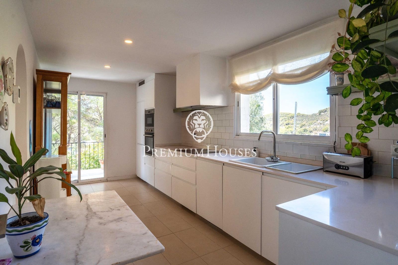 4 bedroom Villa for sale in Sant Pere de Ribes with pool garage - € 520,000 (Ref: 10021119)