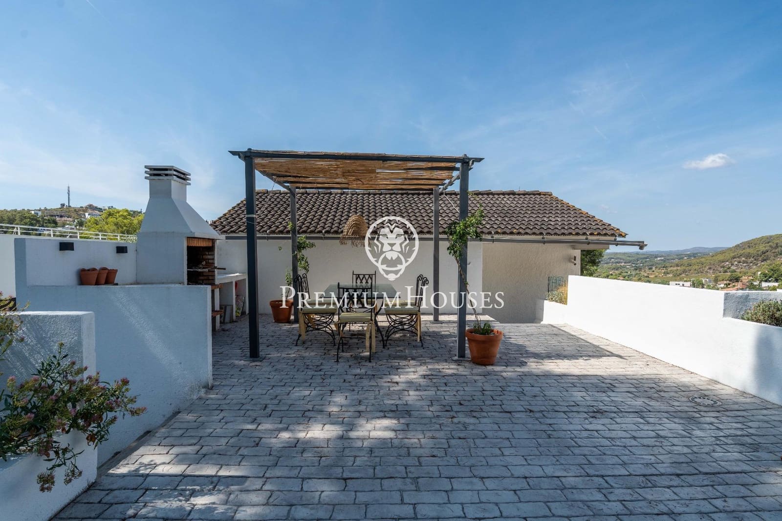 4 bedroom Villa for sale in Sant Pere de Ribes with pool garage - € 520,000 (Ref: 10021119)