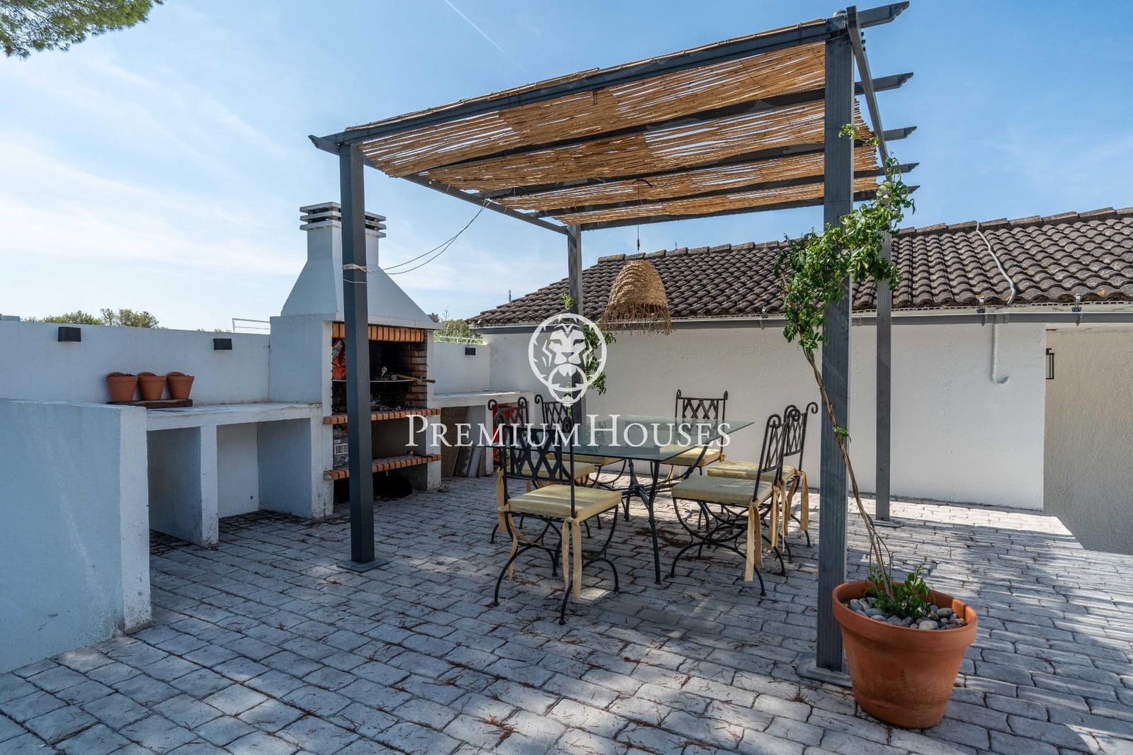 4 bedroom Villa for sale in Sant Pere de Ribes with pool garage - € 520,000 (Ref: 10021119)