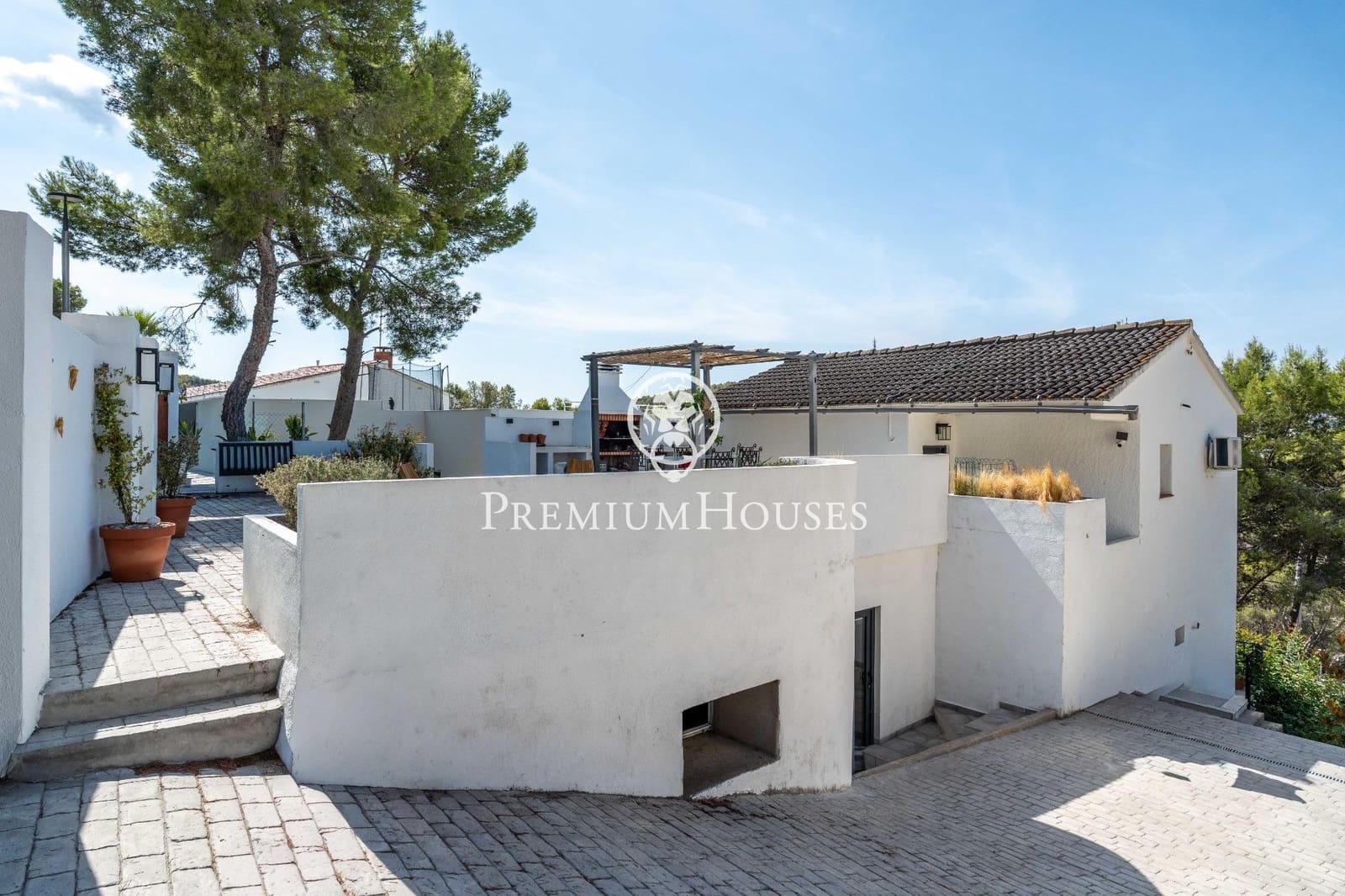 4 bedroom Villa for sale in Sant Pere de Ribes with pool garage - € 520,000 (Ref: 10021119)