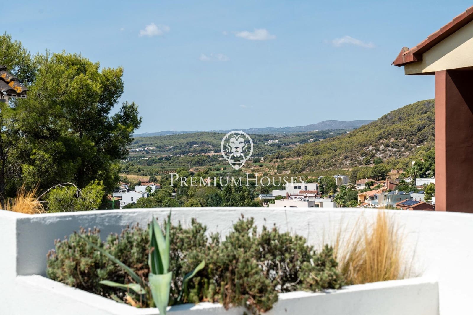 4 bedroom Villa for sale in Sant Pere de Ribes with pool garage - € 520,000 (Ref: 10021119)