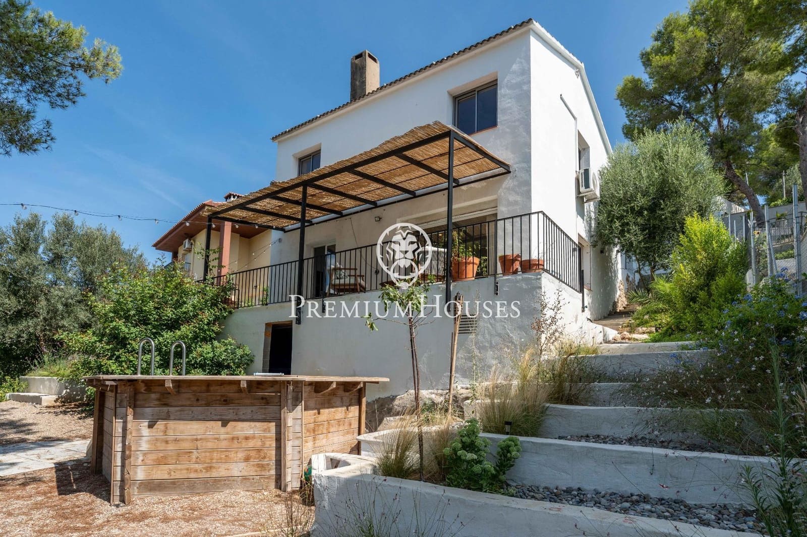 4 bedroom Villa for sale in Sant Pere de Ribes with pool garage - € 520,000 (Ref: 10021119)