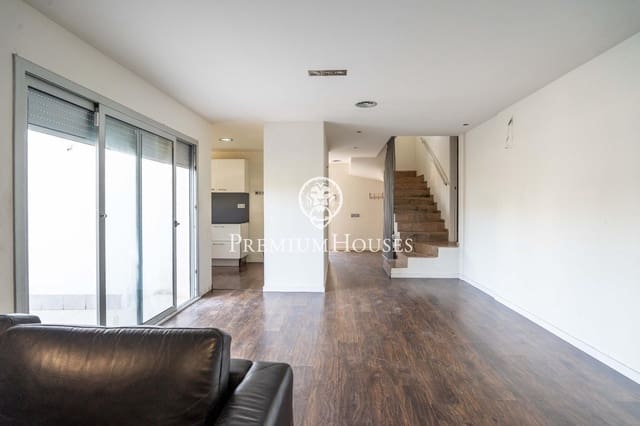 4 makuuhuone Huvila myytävänä paikassa Sant Pere de Ribes mukana uima-altaan 
autotalli - 650 000 € (Ref: 10021121)
