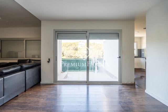 4 makuuhuone Huvila myytävänä paikassa Sant Pere de Ribes mukana uima-altaan 
autotalli - 650 000 € (Ref: 10021121)