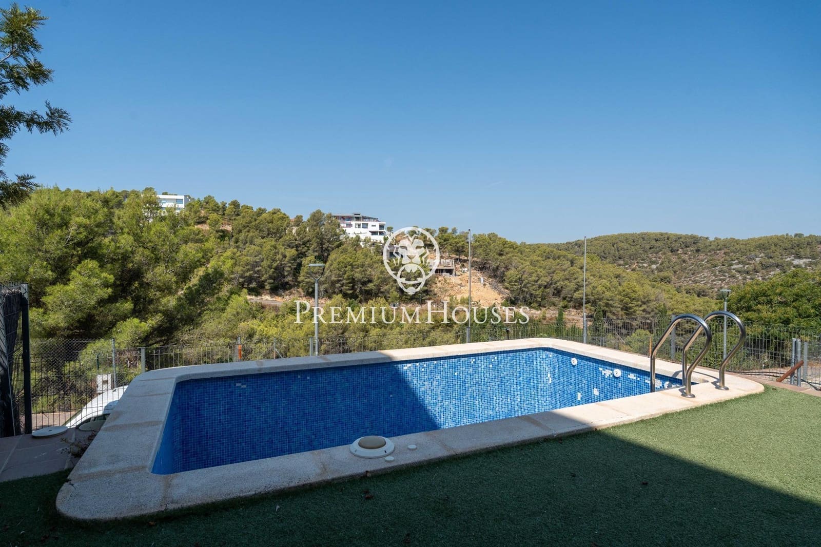 4 makuuhuone Huvila myytävänä paikassa Sant Pere de Ribes mukana uima-altaan 
autotalli - 650 000 € (Ref: 10021121)
