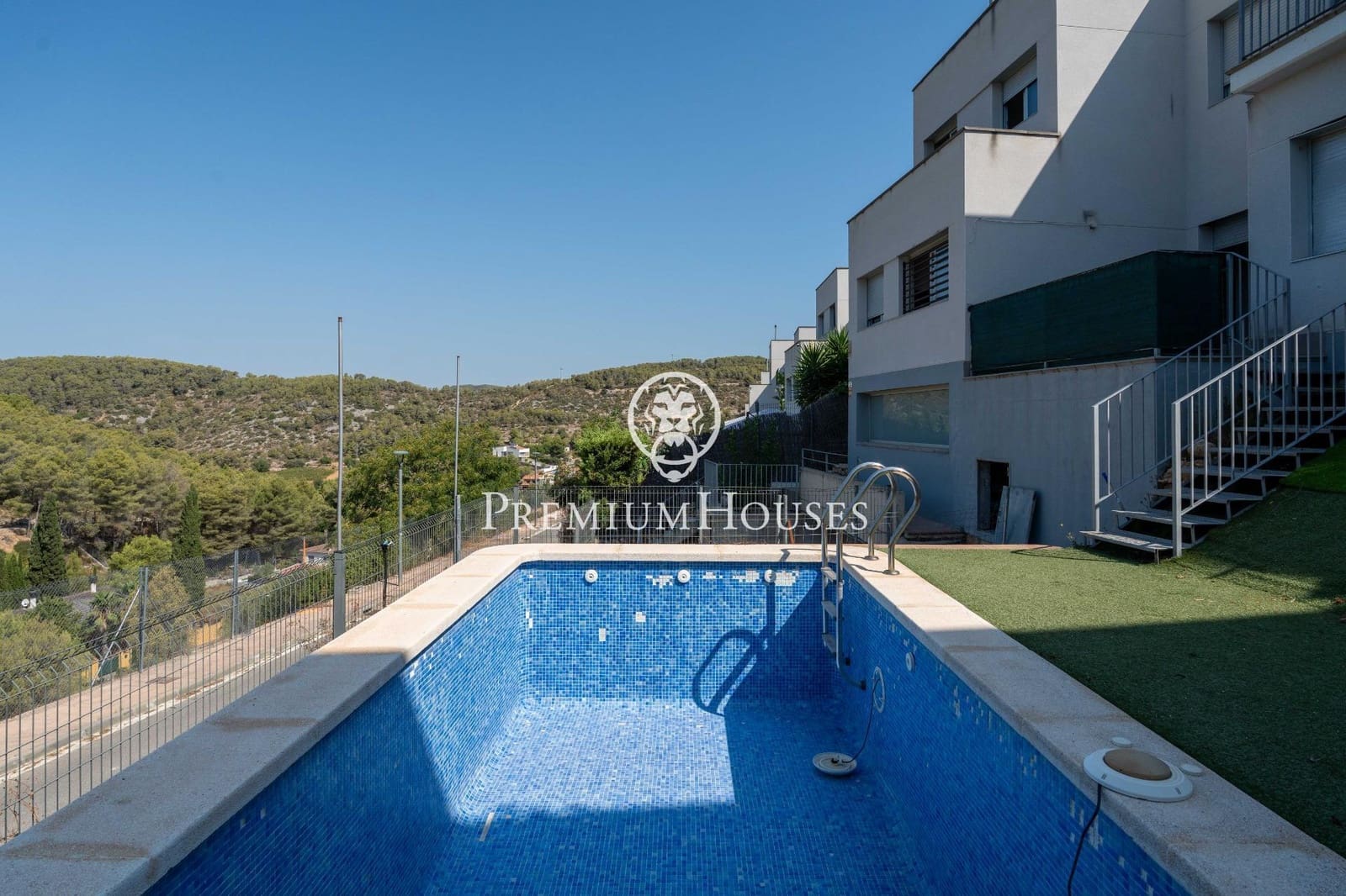 4 makuuhuone Huvila myytävänä paikassa Sant Pere de Ribes mukana uima-altaan 
autotalli - 650 000 € (Ref: 10021121)