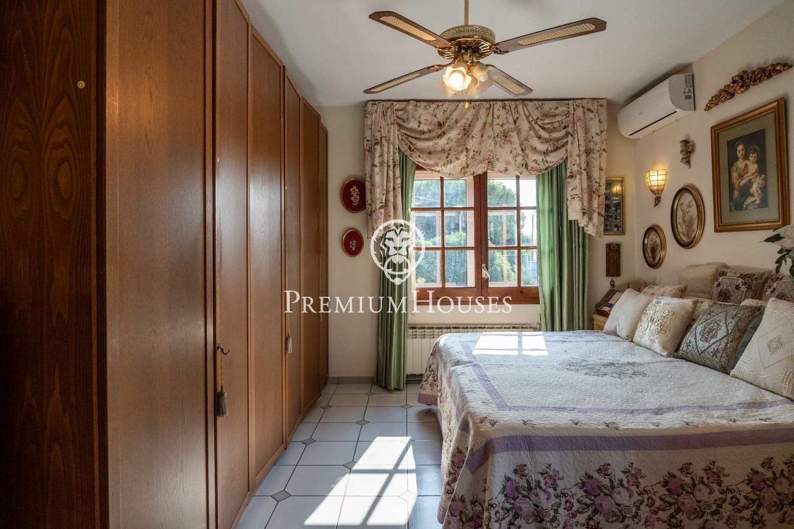 8 bedroom Villa for sale in Gava with pool garage - € 2,100,000 (Ref: 10024378)