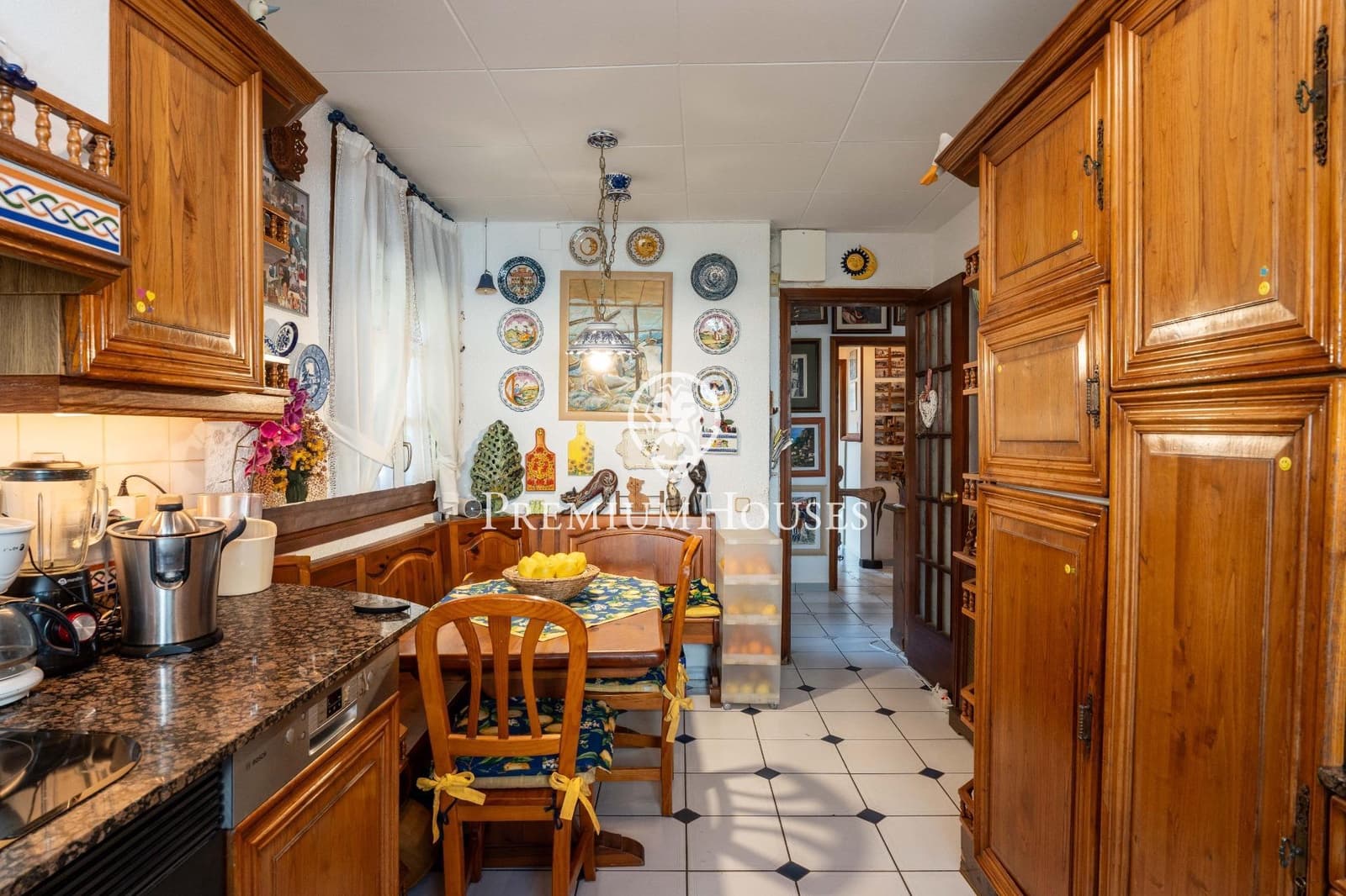 8 bedroom Villa for sale in Gava with pool garage - € 2,100,000 (Ref: 10024378)