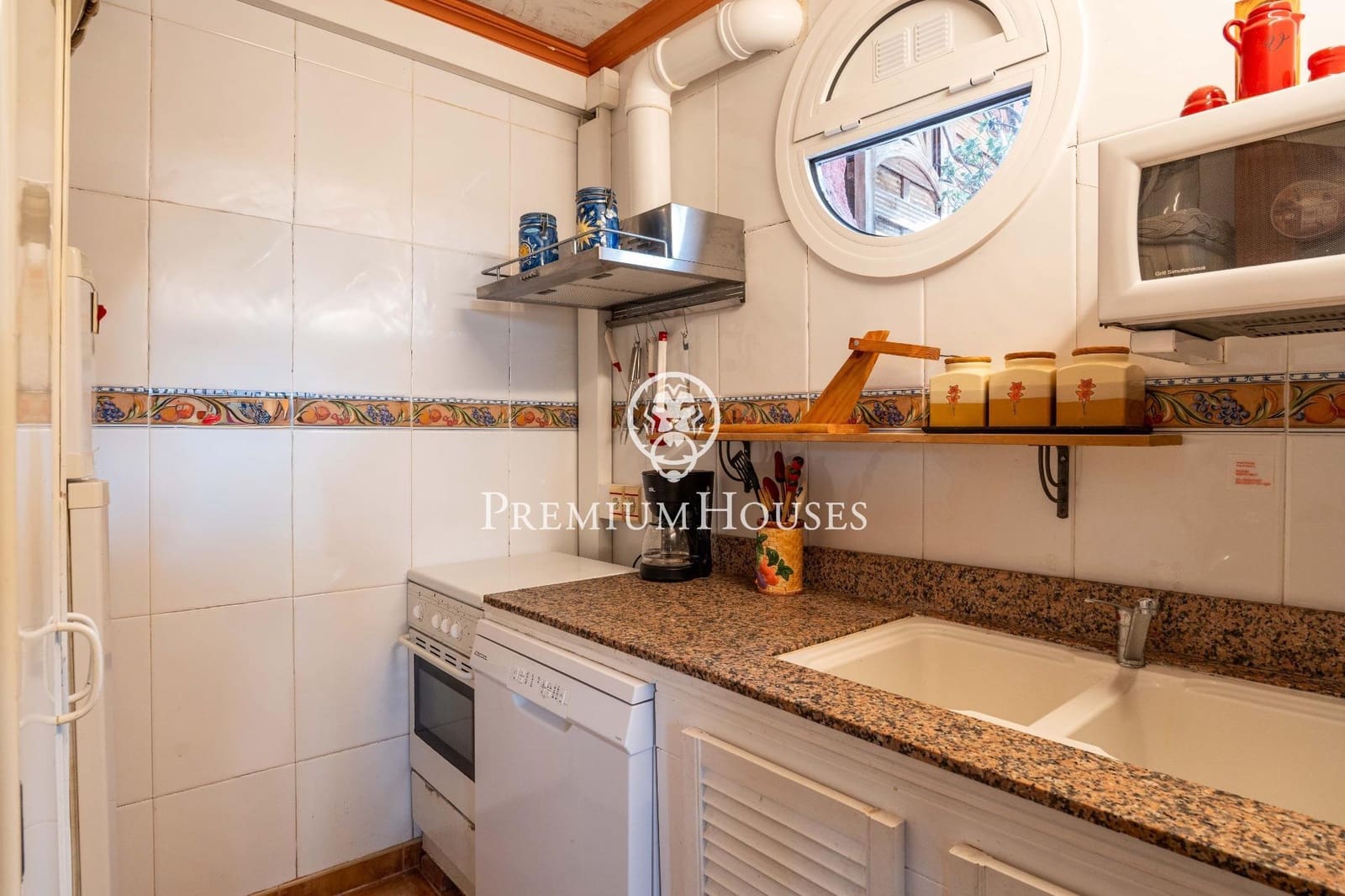 8 bedroom Villa for sale in Gava with pool garage - € 2,100,000 (Ref: 10024378)