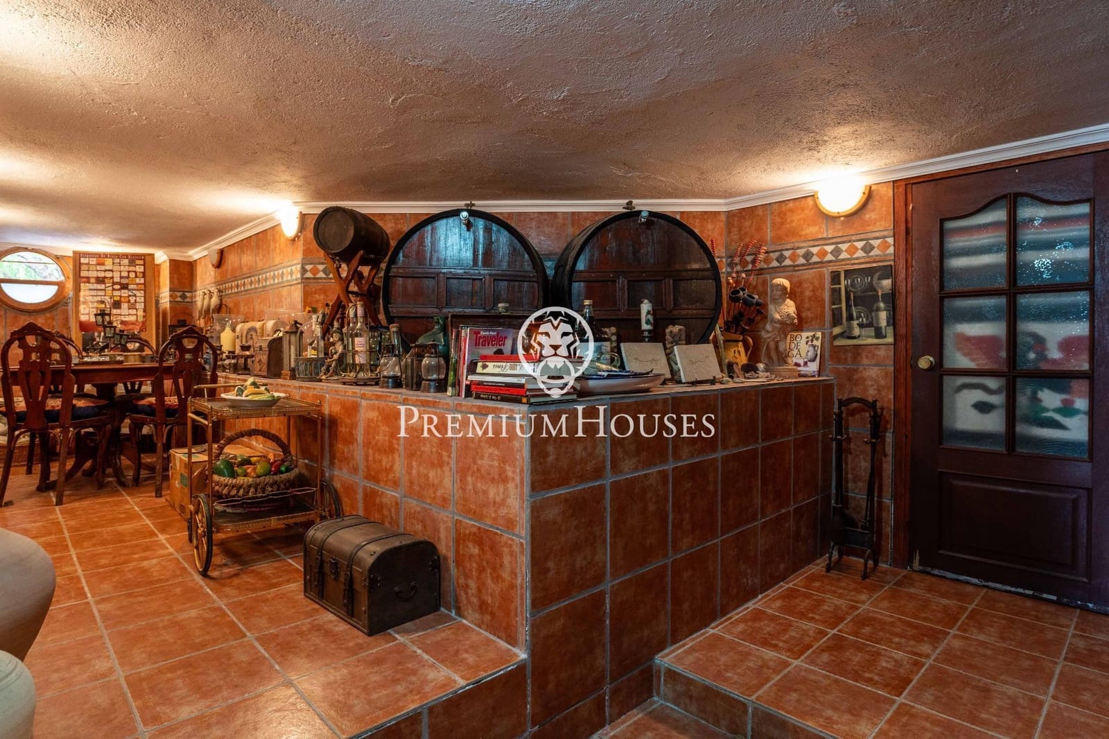 8 bedroom Villa for sale in Gava with pool garage - € 2,100,000 (Ref: 10024378)
