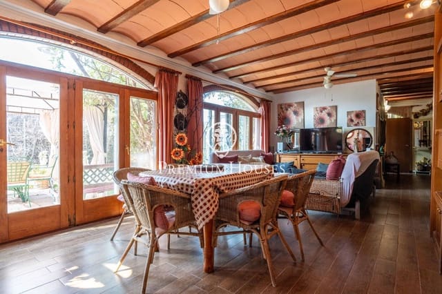 8 bedroom Villa for sale in Gavà with pool garage - € 2,100,000 (Ref: 10024378)