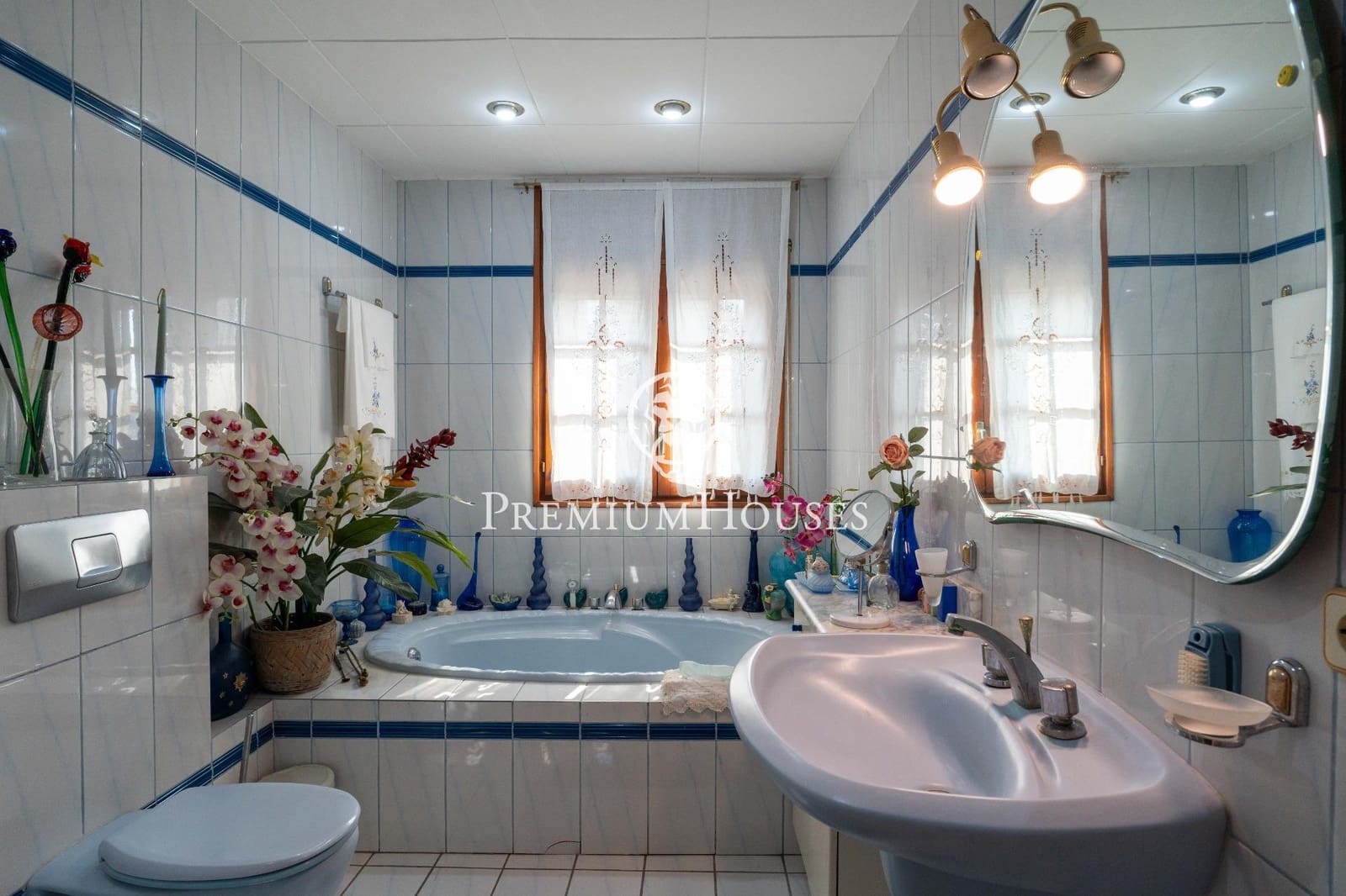 8 bedroom Villa for sale in Gava with pool garage - € 2,100,000 (Ref: 10024378)