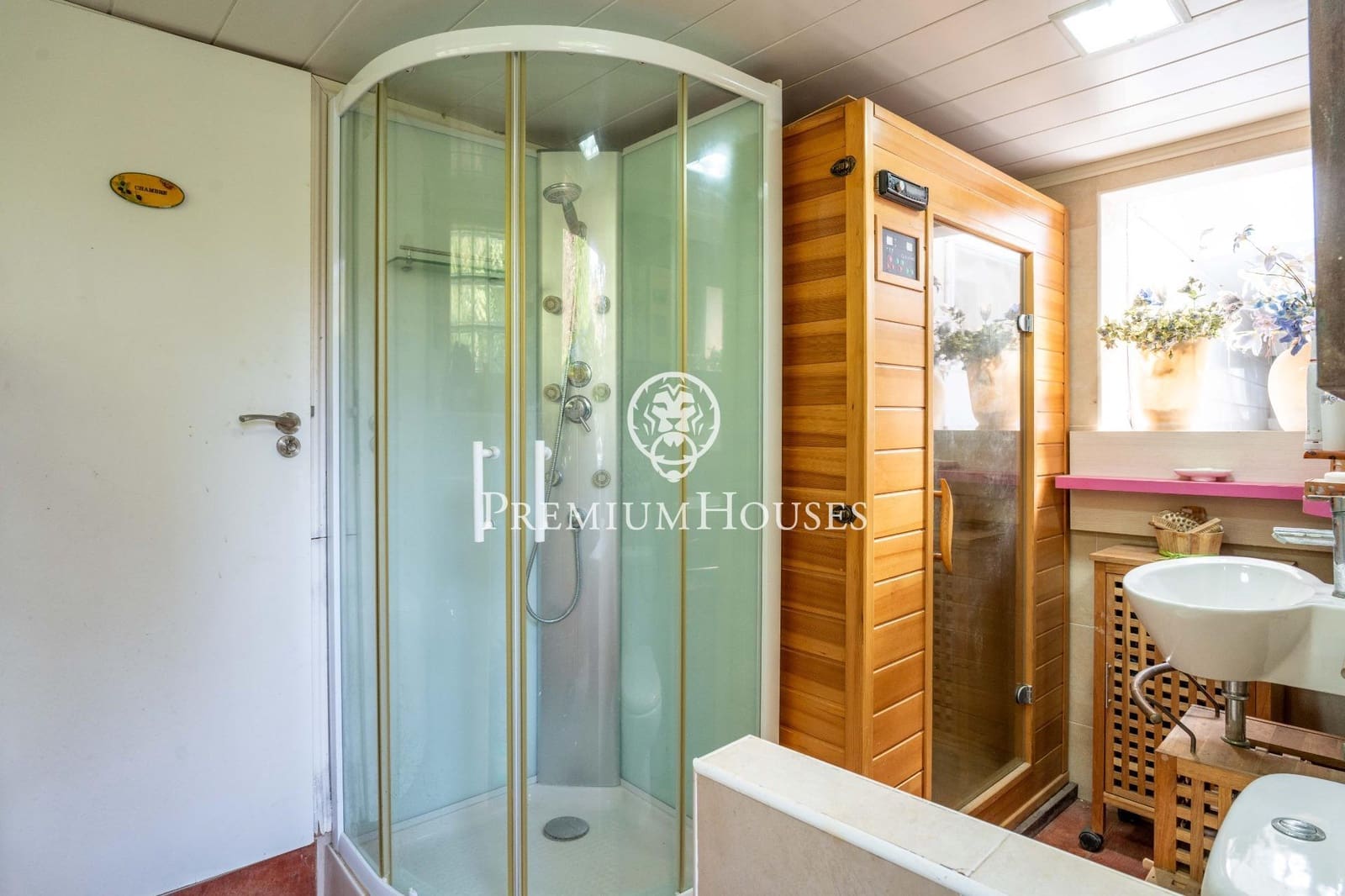 8 bedroom Villa for sale in Gava with pool garage - € 2,100,000 (Ref: 10024378)