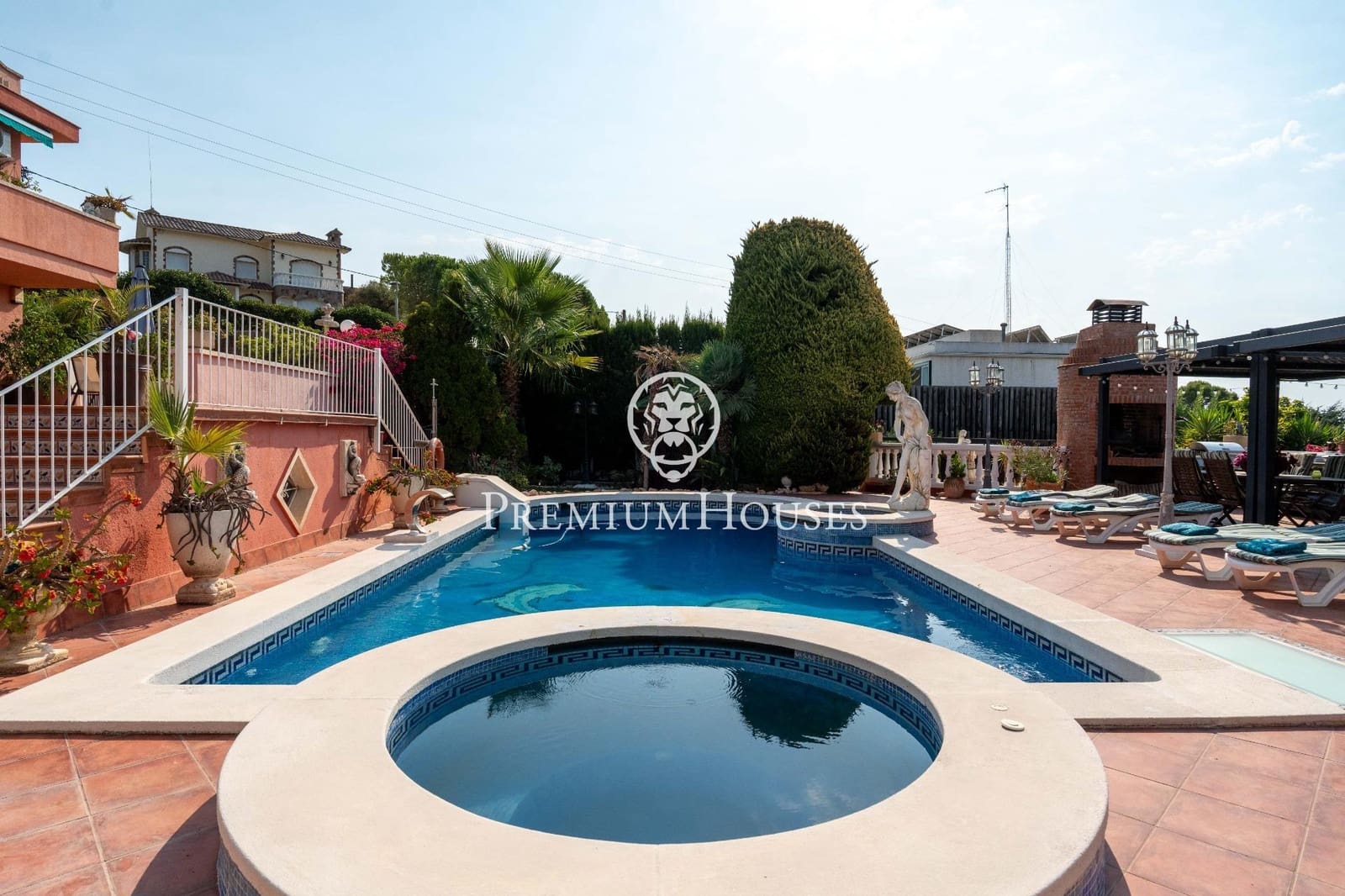 8 bedroom Villa for sale in Gava with pool garage - € 2,100,000 (Ref: 10024378)