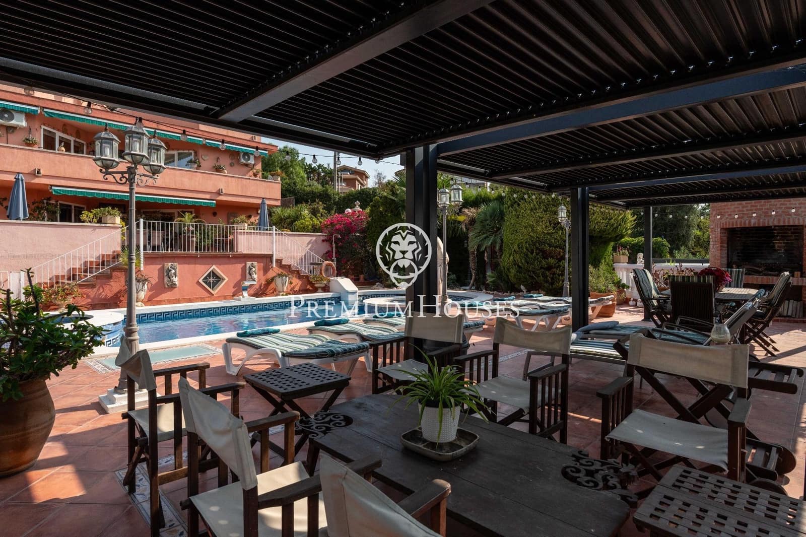 8 bedroom Villa for sale in Gava with pool garage - € 2,100,000 (Ref: 10024378)
