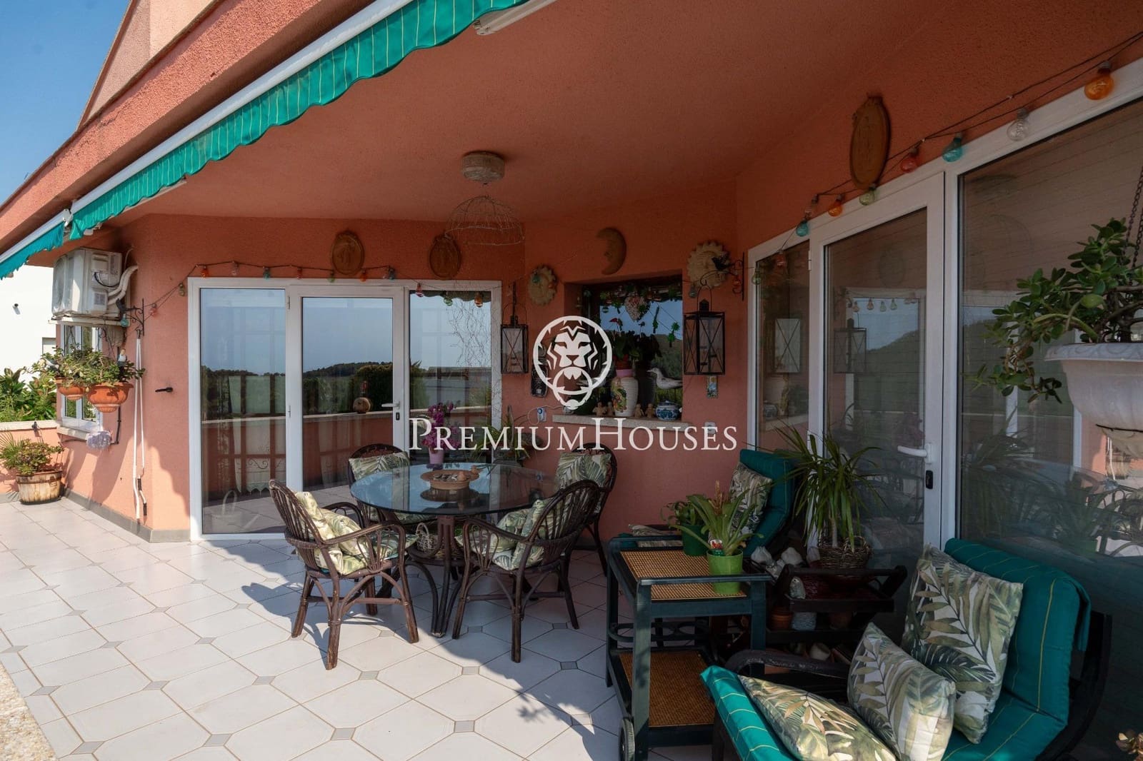 8 bedroom Villa for sale in Gava with pool garage - € 2,100,000 (Ref: 10024378)