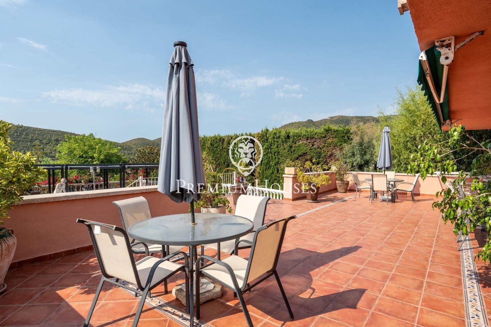 8 bedroom Villa for sale in Gava with pool garage - € 2,100,000 (Ref: 10024378)
