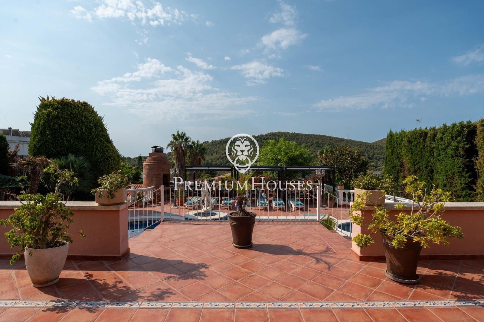 8 bedroom Villa for sale in Gava with pool garage - € 2,100,000 (Ref: 10024378)