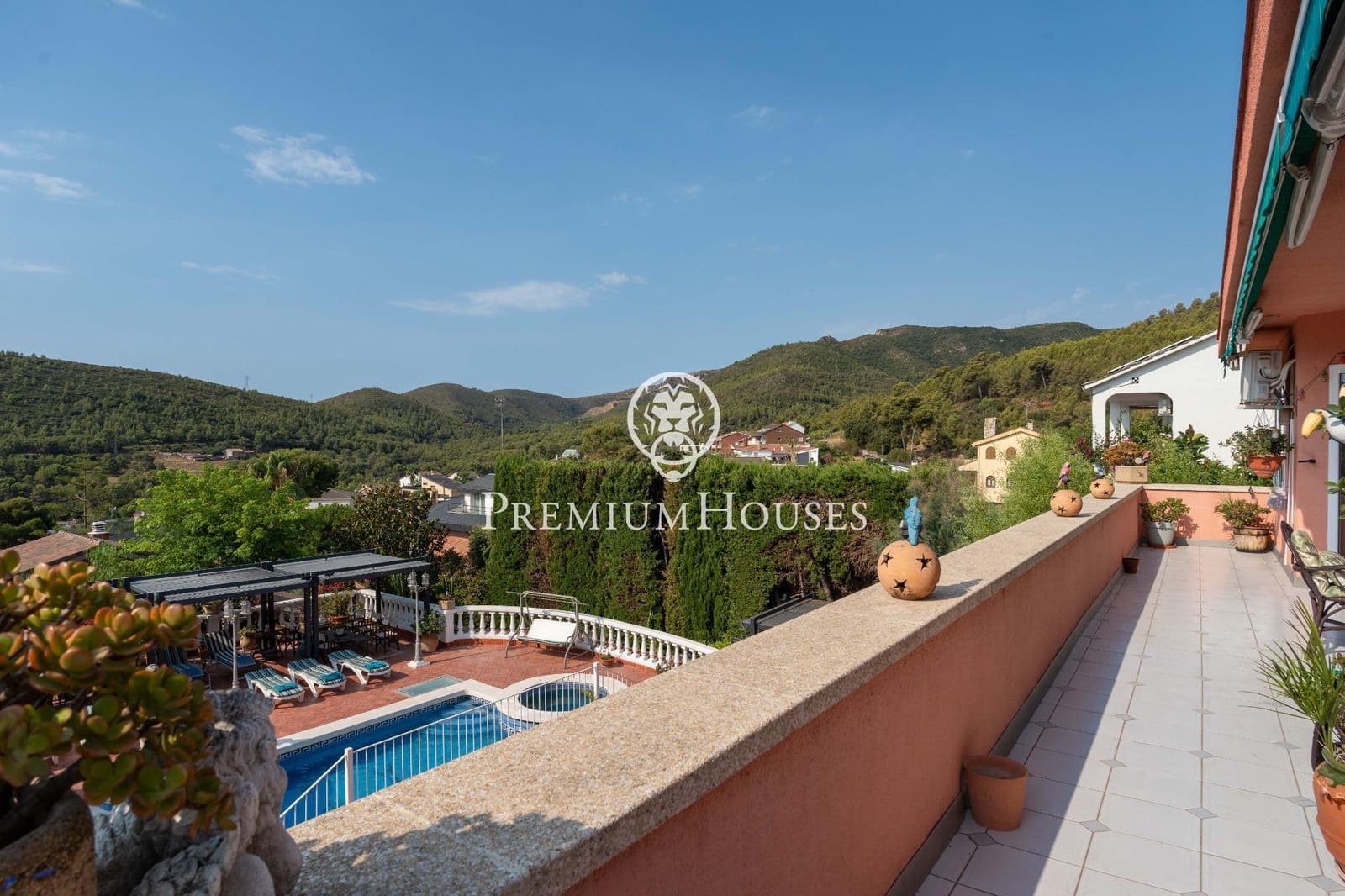 8 bedroom Villa for sale in Gava with pool garage - € 2,100,000 (Ref: 10024378)