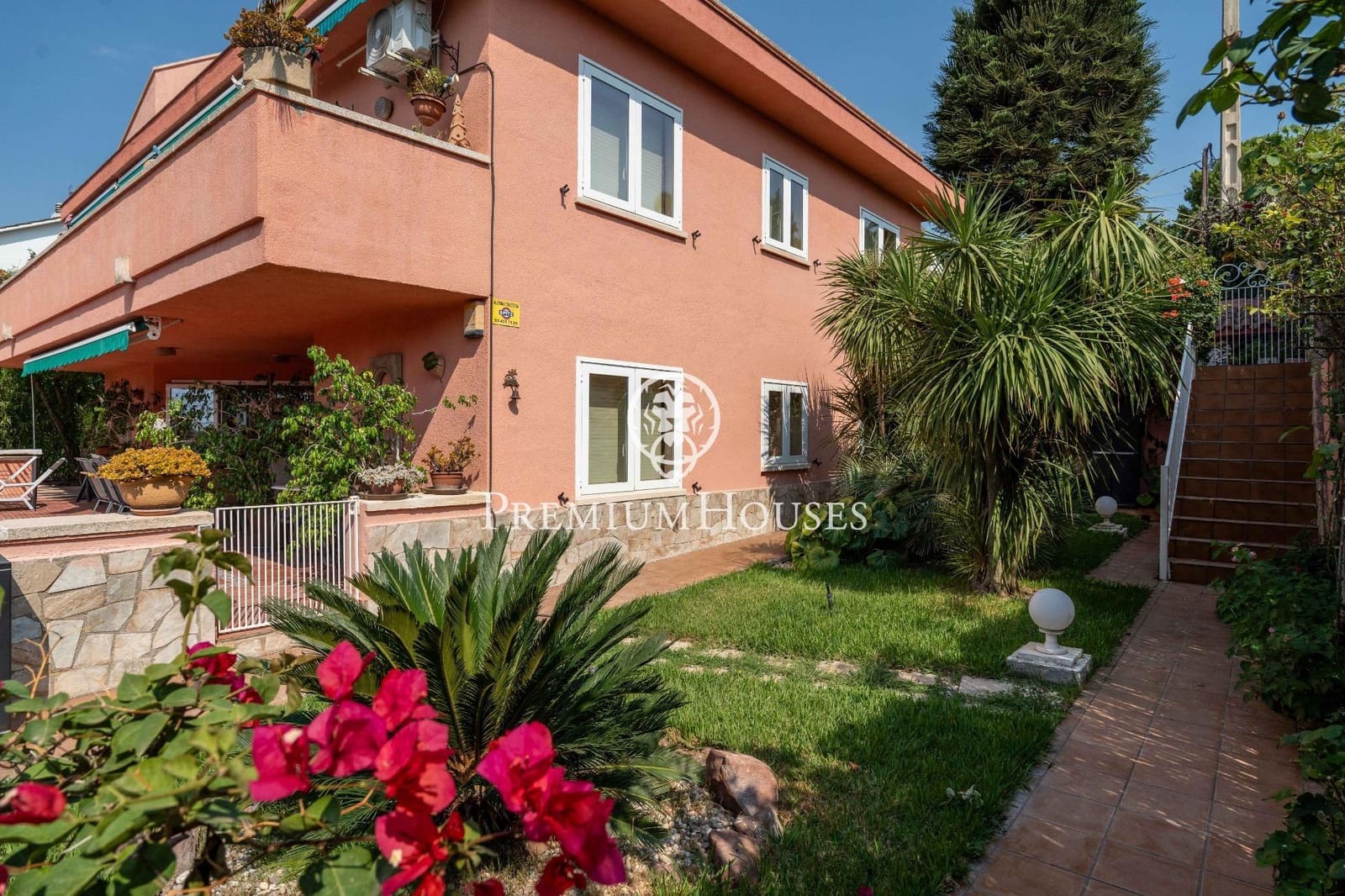 8 bedroom Villa for sale in Gava with pool garage - € 2,100,000 (Ref: 10024378)