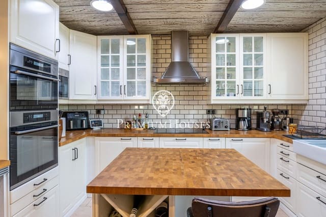 4 Zimmer Villa zu verkaufen in Olivella mit Pool Garage - 487.500 € (Ref: 10024379)