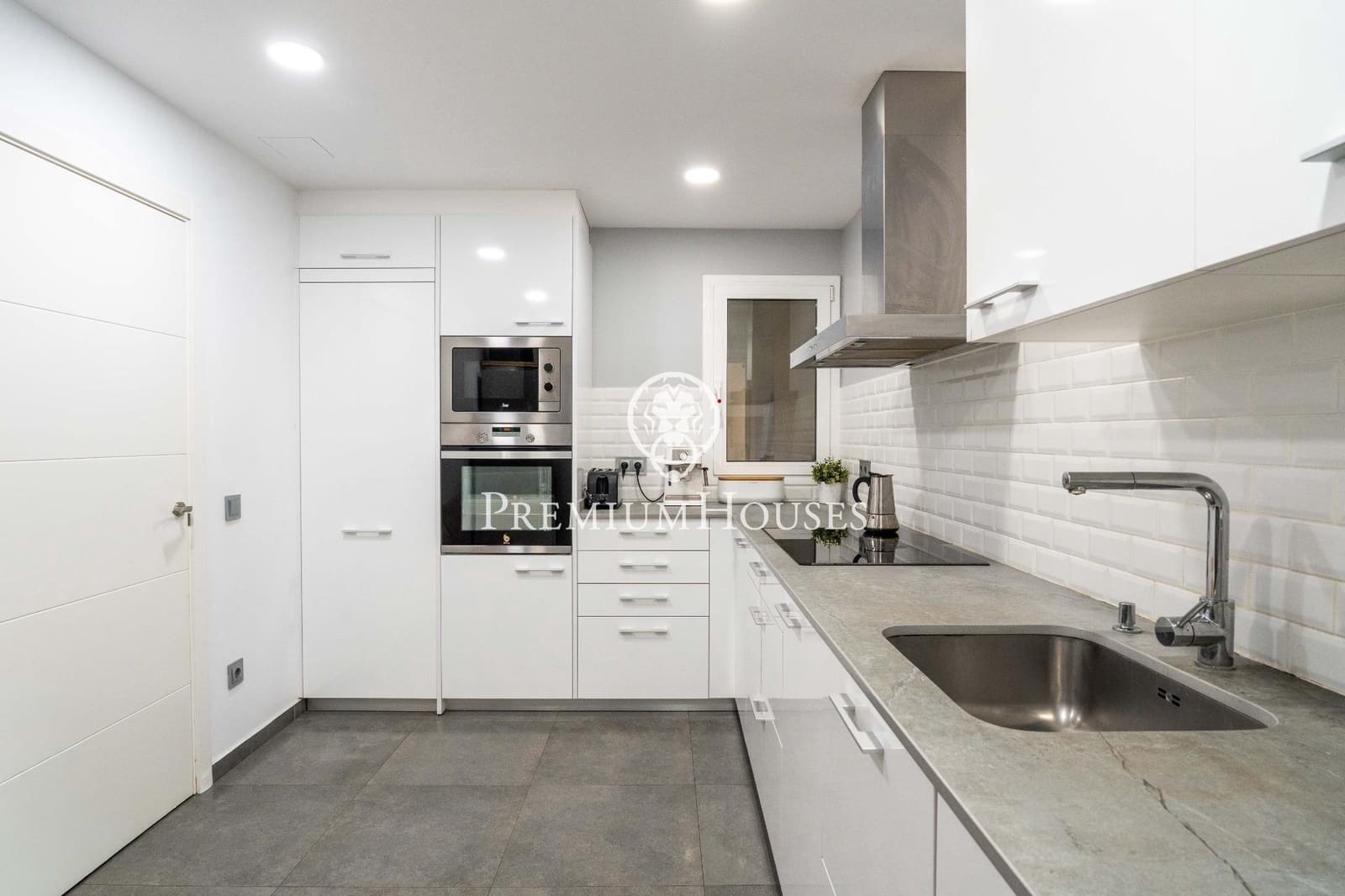 3 bedroom Flat for sale in Tarragona city - € 638,000 (Ref: 10037585)