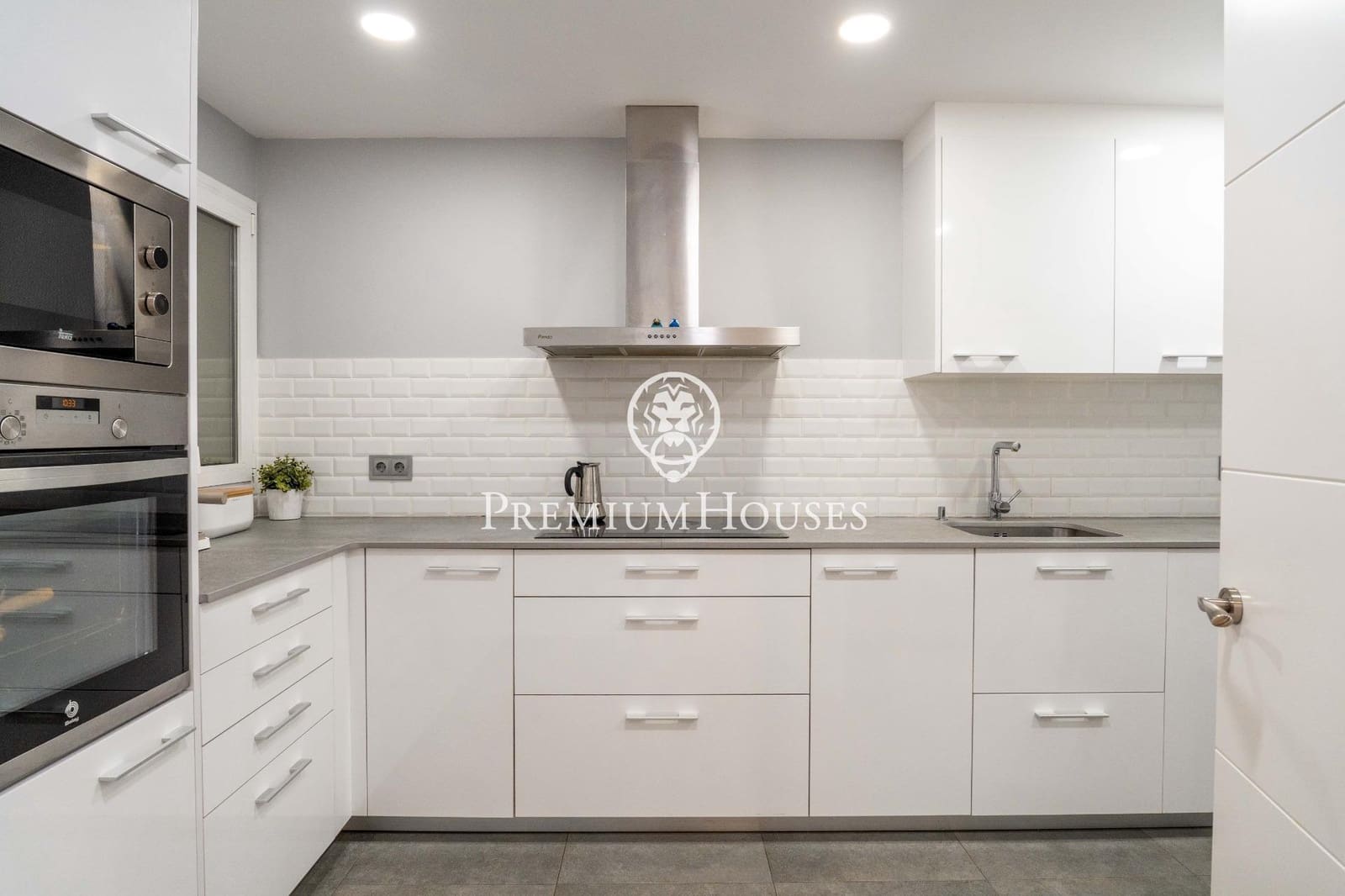 3 bedroom Flat for sale in Tarragona city - € 638,000 (Ref: 10037585)
