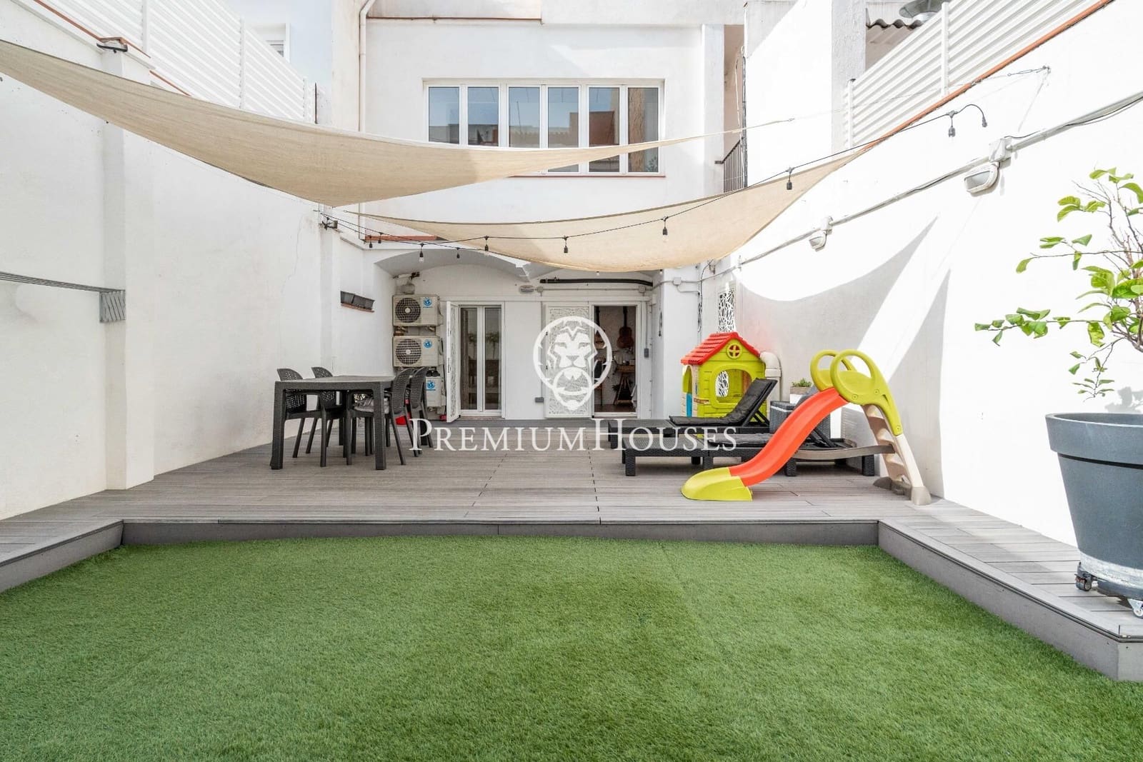 3 bedroom Flat for sale in Tarragona city - € 638,000 (Ref: 10037585)