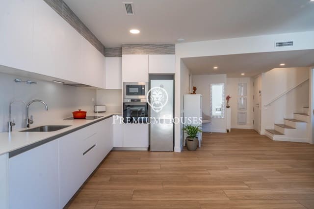 2 soverom Penthouse til salgs i Vilanova i la Geltrú med svømmebasseng - € 750 000 (Ref: 10041317)