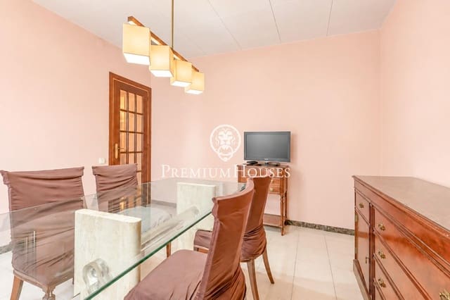 7 soveværelse Byhus til salg i Gavà med garage - € 720.000 (Ref: 10094561)