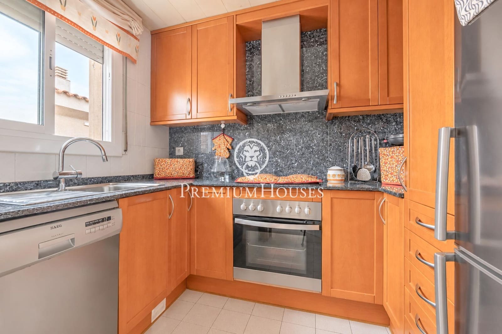 7 soveværelse Byhus til salg i Gava med garage - € 720.000 (Ref: 10094561)