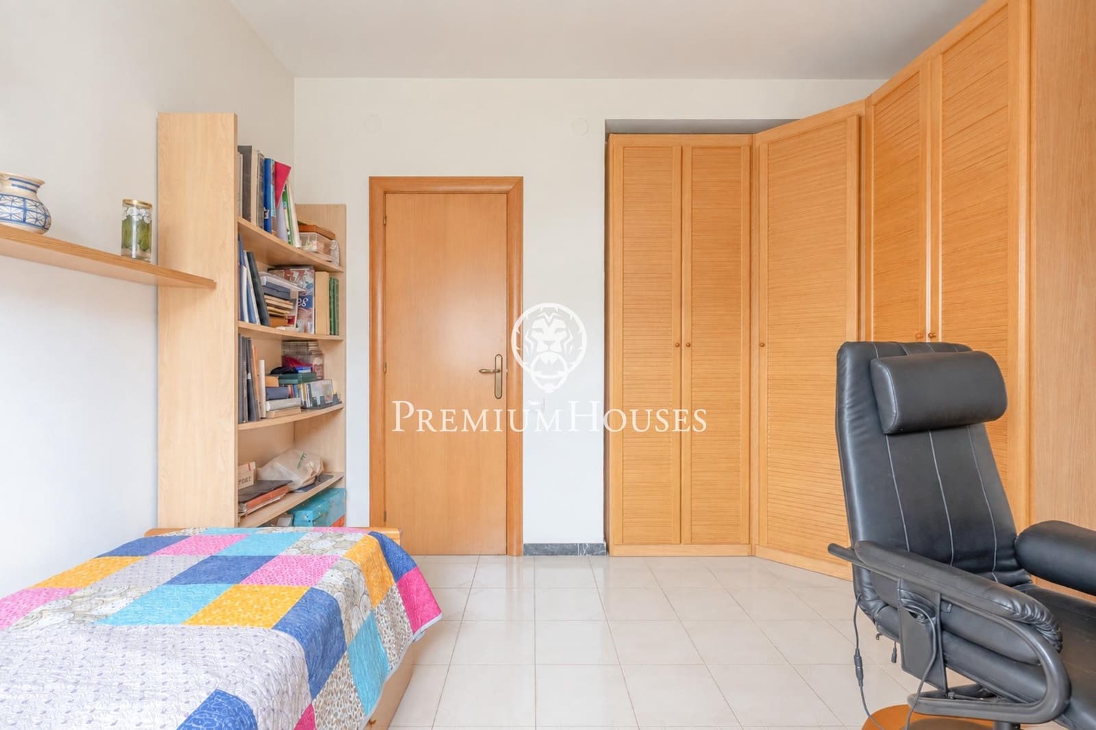 7 soveværelse Byhus til salg i Gava med garage - € 720.000 (Ref: 10094561)