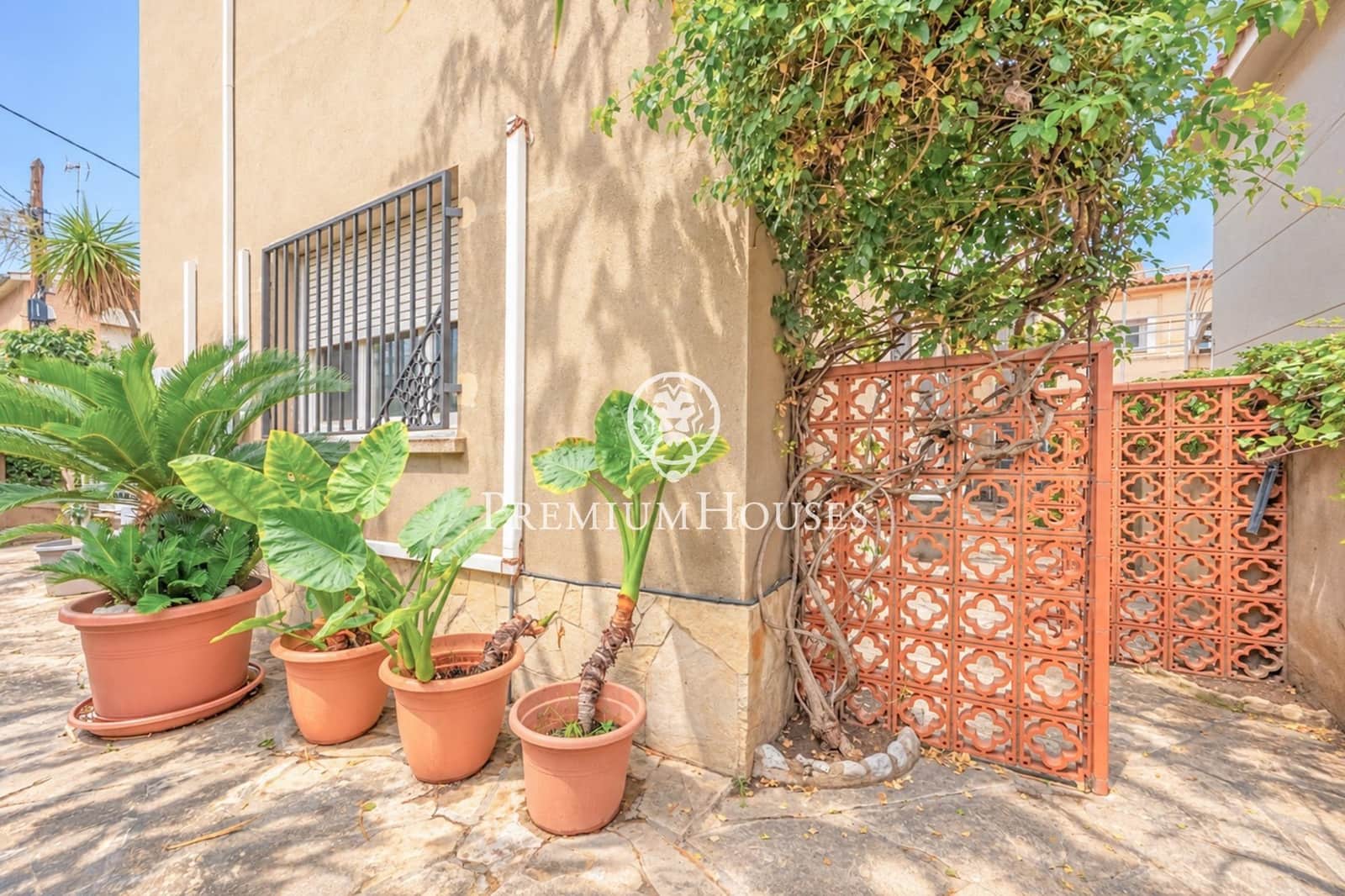 7 soveværelse Byhus til salg i Gava med garage - € 720.000 (Ref: 10094561)