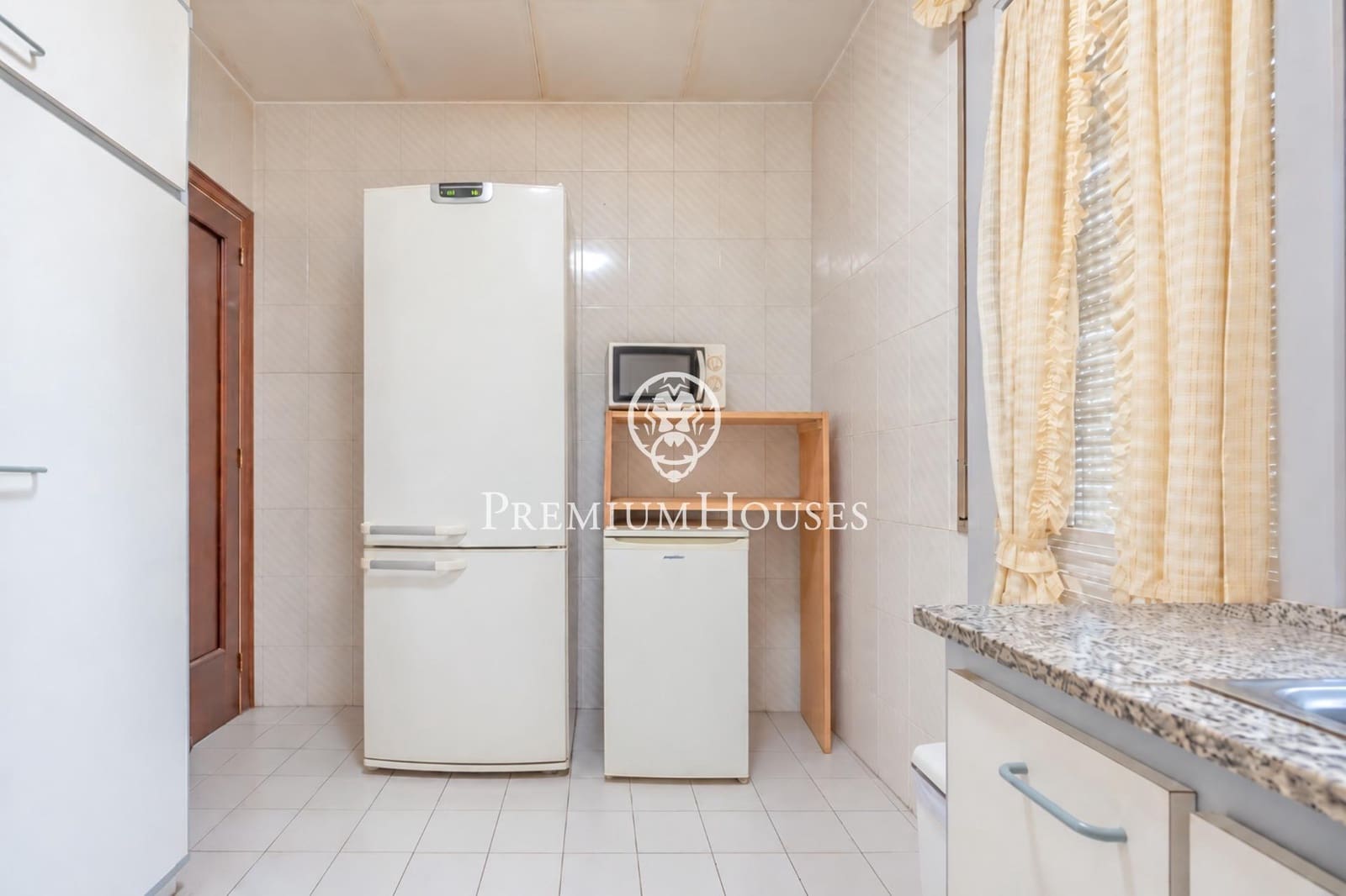 7 soveværelse Byhus til salg i Gava med garage - € 720.000 (Ref: 10094561)