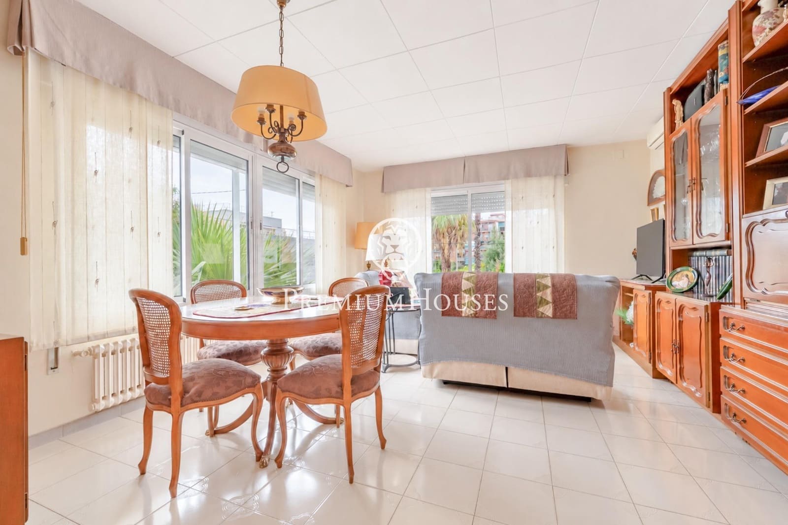 7 soveværelse Byhus til salg i Gava med garage - € 720.000 (Ref: 10094561)
