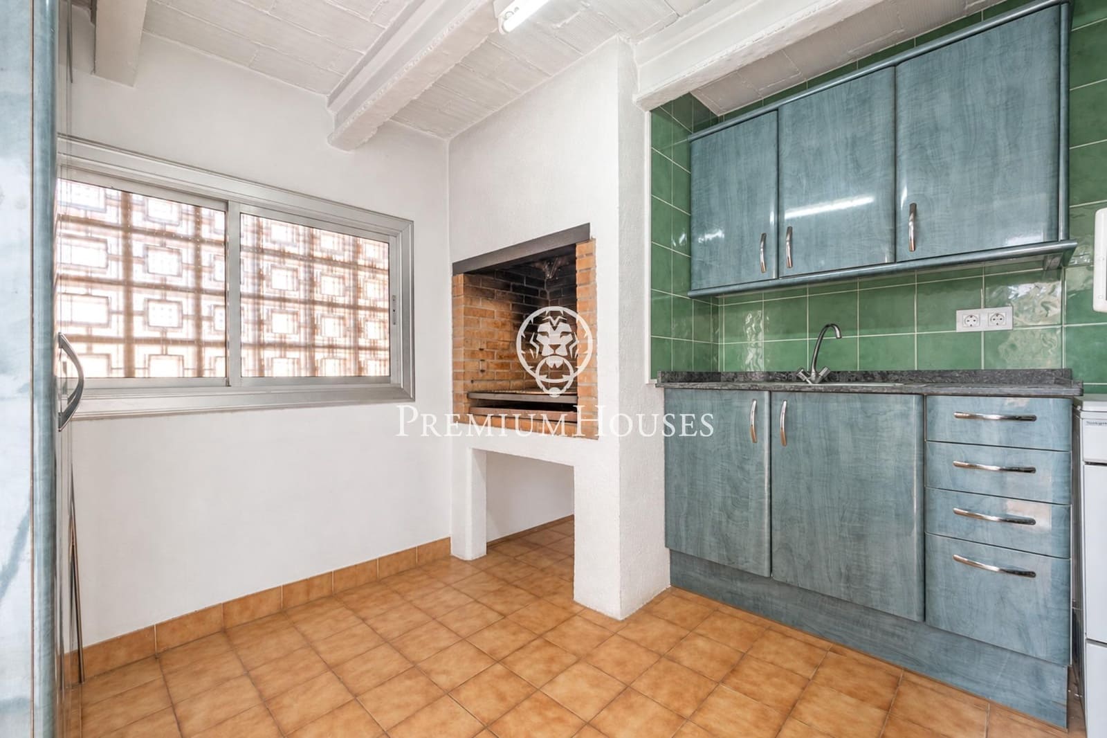 7 soveværelse Byhus til salg i Gava med garage - € 720.000 (Ref: 10094561)