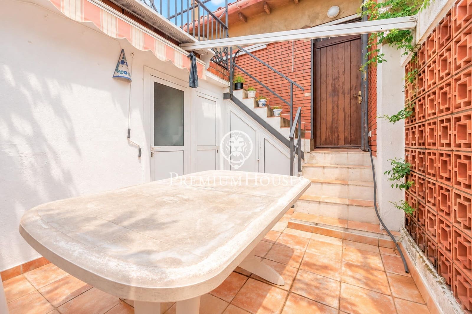 7 soveværelse Byhus til salg i Gava med garage - € 720.000 (Ref: 10094561)