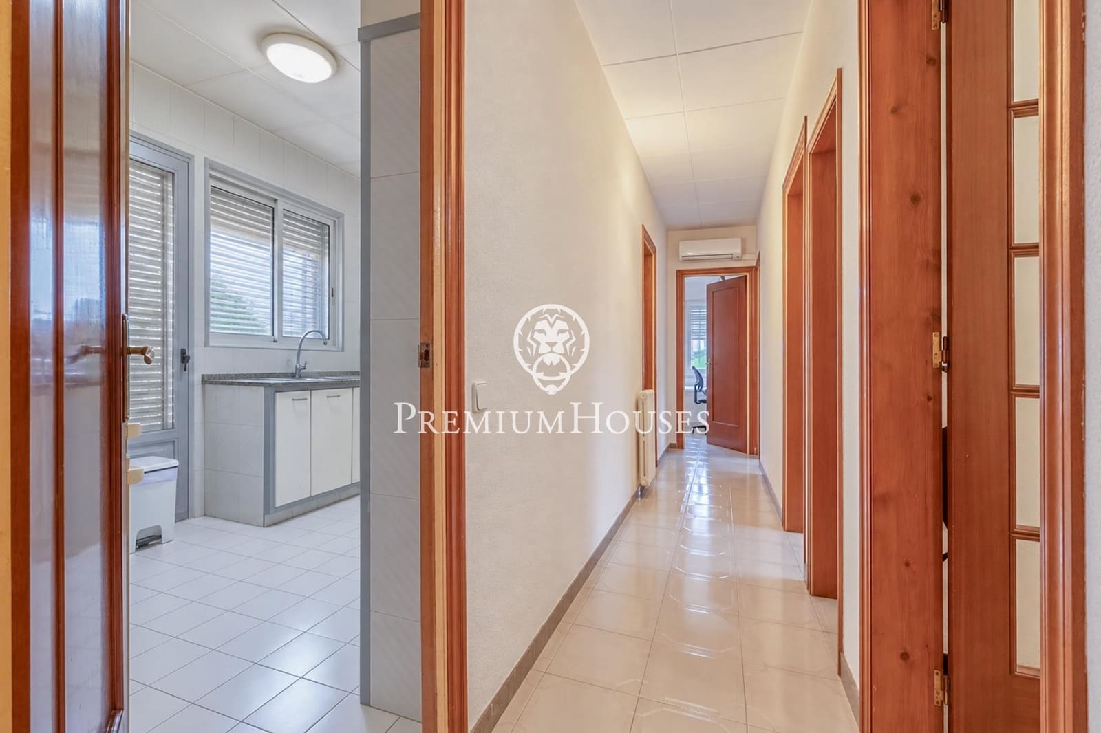 7 soveværelse Byhus til salg i Gava med garage - € 720.000 (Ref: 10094561)