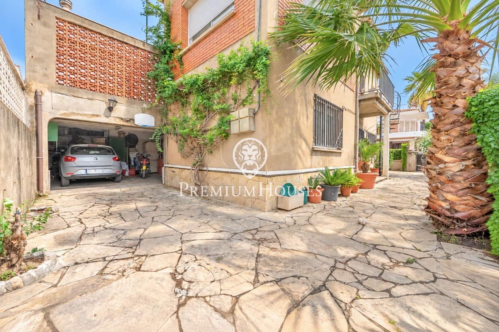 7 soveværelse Byhus til salg i Gava med garage - € 720.000 (Ref: 10094561)