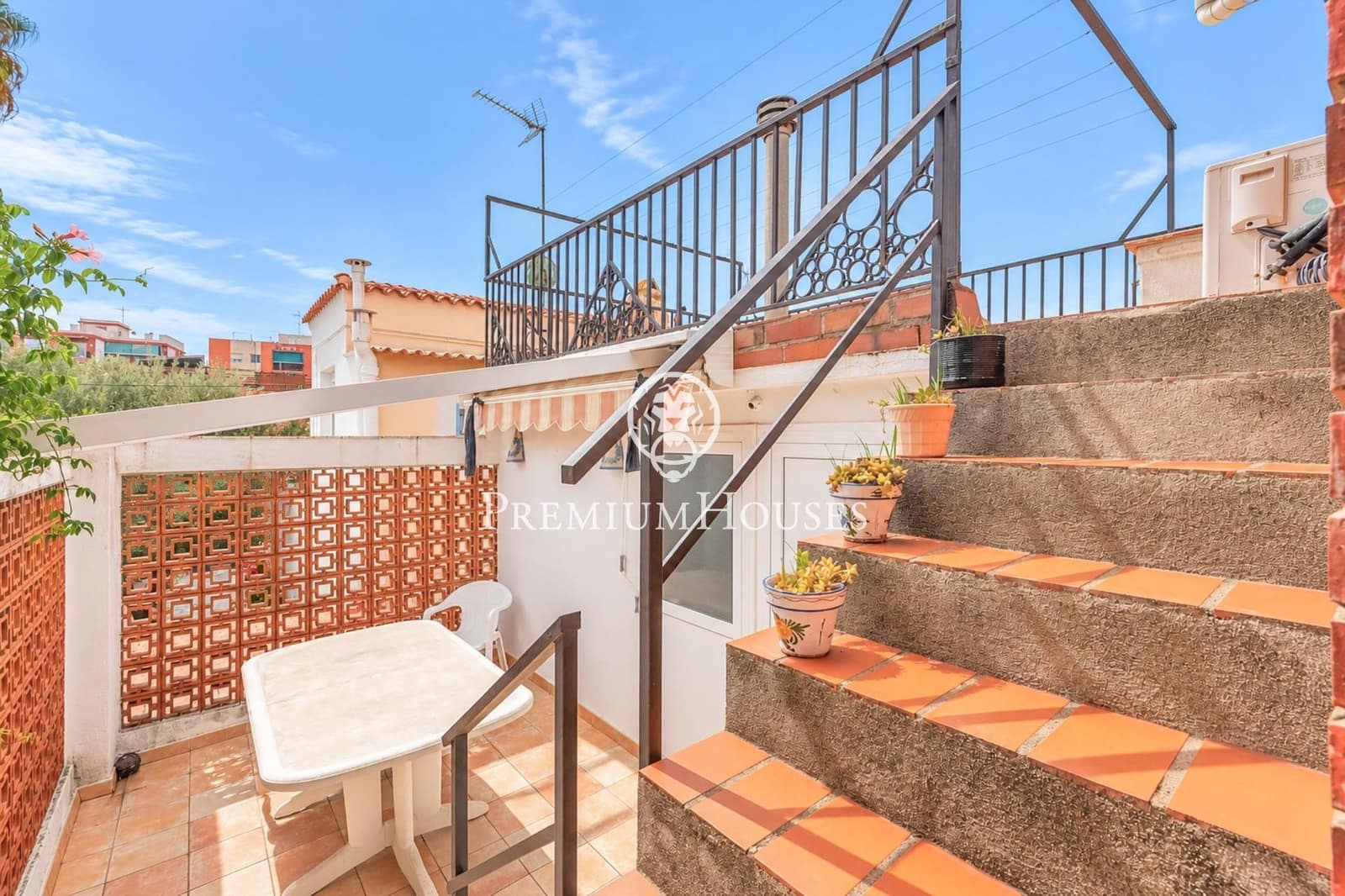 7 soveværelse Byhus til salg i Gava med garage - € 720.000 (Ref: 10094561)