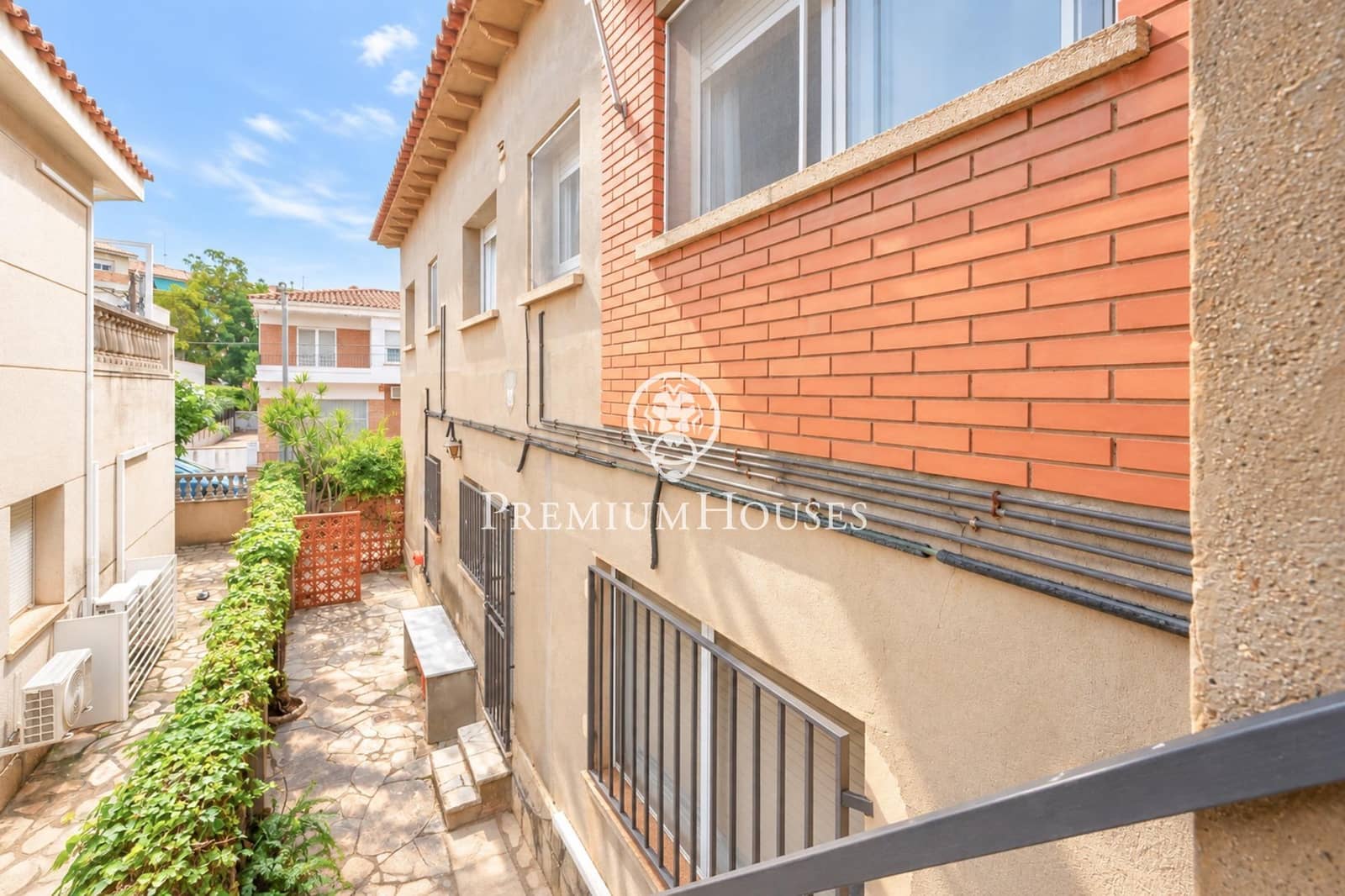 7 soveværelse Byhus til salg i Gava med garage - € 720.000 (Ref: 10094561)