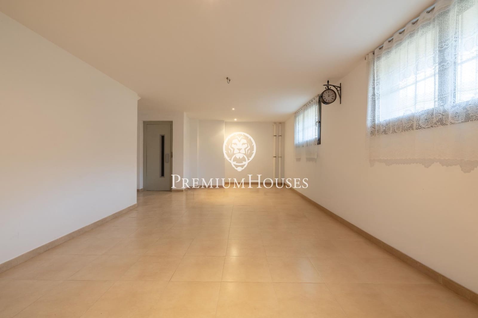 5 slaapkamer Villa te koop in Sitges met zwembad garage - € 895.000 (Ref: 10098363)