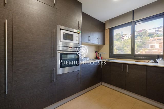 5 slaapkamer Villa te koop in Sitges met zwembad garage - € 895.000 (Ref: 10098363)