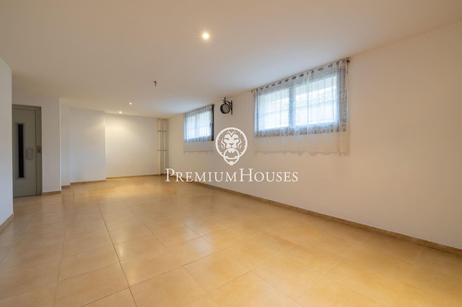 5 slaapkamer Villa te koop in Sitges met zwembad garage - € 895.000 (Ref: 10098363)