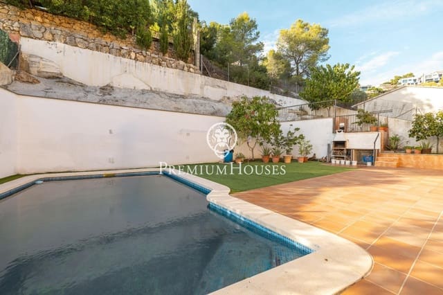 5 slaapkamer Villa te koop in Sitges met zwembad garage - € 895.000 (Ref: 10098363)