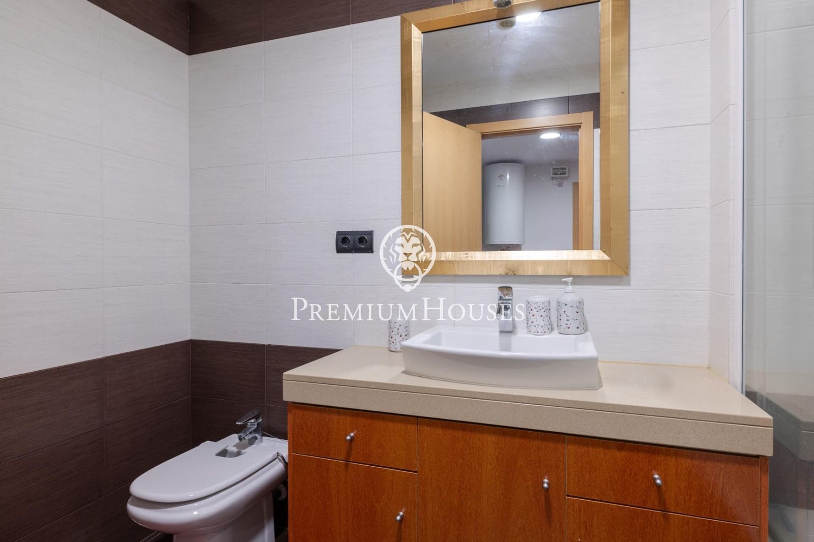 5 slaapkamer Villa te koop in Sitges met zwembad garage - € 895.000 (Ref: 10098363)