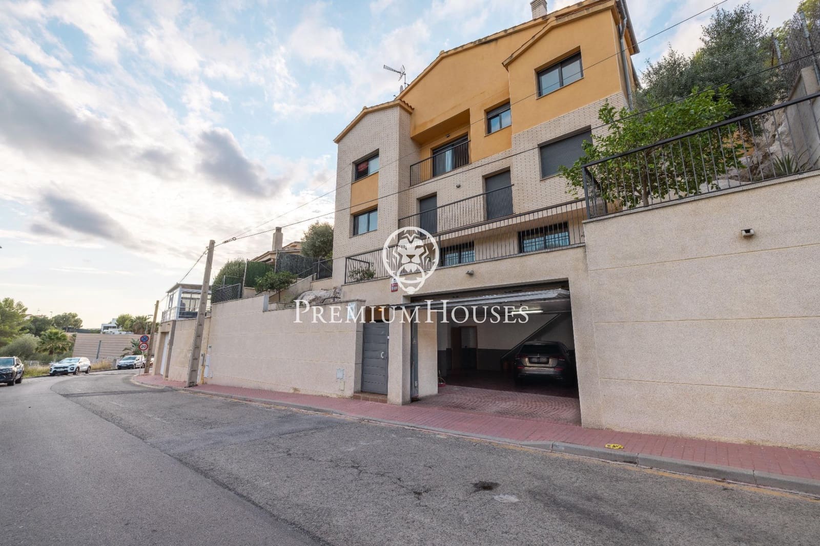 5 slaapkamer Villa te koop in Sitges met zwembad garage - € 895.000 (Ref: 10098363)