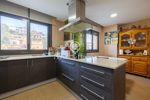 5 slaapkamer Villa te koop in Sitges met zwembad garage - € 895.000 (Ref: 10098363)