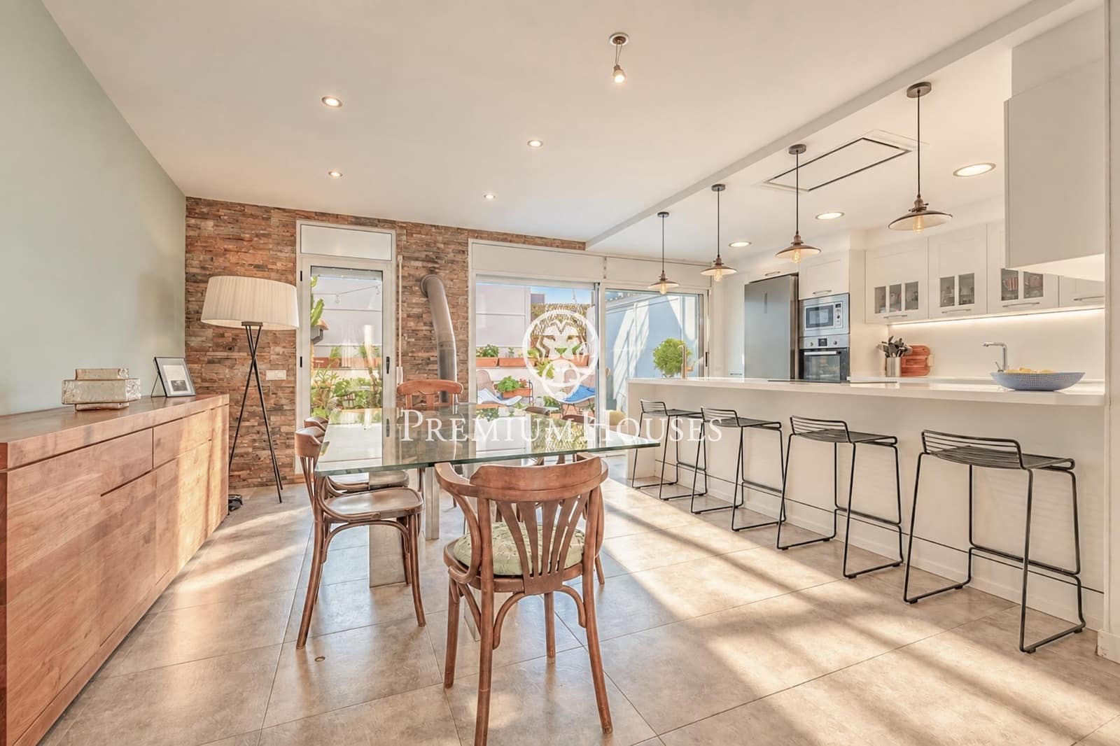 3 bedroom Townhouse for sale in Vilanova i la Geltru with garage - € 747,000 (Ref: 10109921)